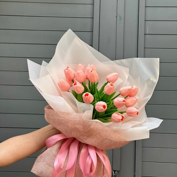 hoa tulip hồng tặng bạn gái