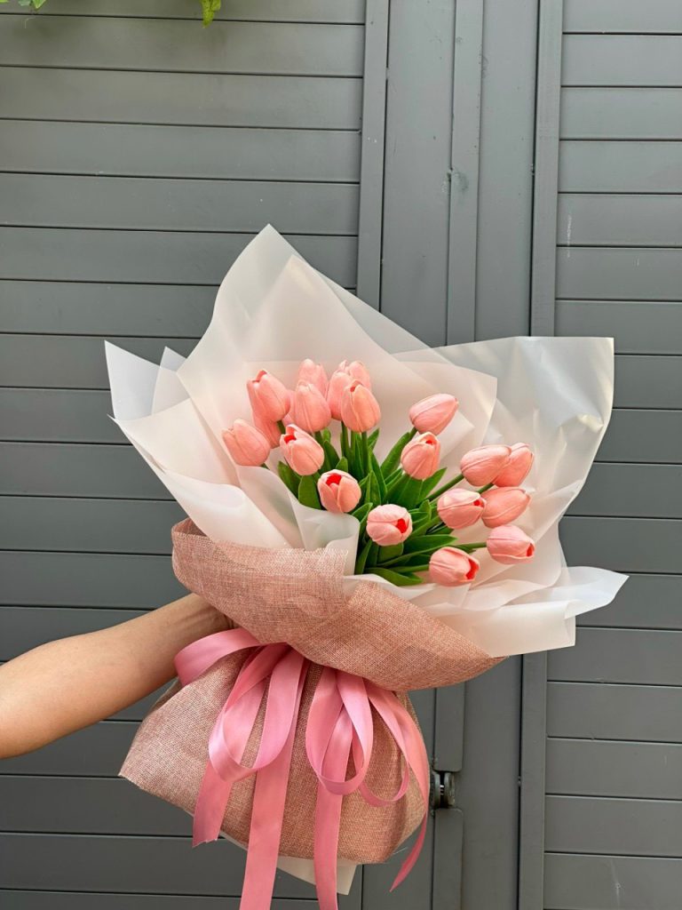 hoa tulip hồng tặng bạn gái