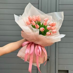hoa tulip hồng tặng bạn gái