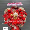 Hoa khai trương shop mỹ phẩm là một cách tốt để chúc mừng sự khai trương của một cửa hàng mỹ phẩm mới hoặc tiệm bán sản phẩm làm đẹp. Dưới đây là một số gợi ý về việc chọn và sắp xếp hoa khai trương cho shop mỹ phẩm: Chọn hoa tươi và màu sắc phù hợp: Chọn hoa tươi để tạo sự tươi mới và sự phấn khích trong ngày khai trương. Màu sắc của hoa có thể phù hợp với màu chủ đạo của thương hiệu hoặc cửa hàng. Ví dụ, nếu cửa hàng có màu sắc chủ đạo là hồng, bạn có thể chọn hoa hồng hoặc hoa có tông màu hồng. Kết hợp hoa và lá cây: Để tạo sự đa dạng và hấp dẫn, bạn có thể kết hợp hoa với lá cây và lá xanh. Lá cây có thể làm cho lẵng hoa trở nên sống động hơn và thêm sự tươi mát. Thêm phụ kiện thích hợp: Bạn có thể thêm vào lẵng hoa các phụ kiện thích hợp như băng, vòng cổ, hoặc các chi tiết trang sức nhỏ để tạo nên một lẵng hoa độc đáo. Kích thước phù hợp: Chọn kích thước lẵng hoa phù hợp với không gian trong cửa hàng mỹ phẩm hoặc bàn tiệc khai trương. Nó không nên quá to để cản trở việc trưng bày sản phẩm. Lọ chứa hoa: Lọ chứa hoa cũng là một phần quan trọng của lẵng hoa. Chọn lọ phù hợp với phong cách của cửa hàng và đảm bảo rằng lọ đặt hoa ổn định. Chúc mừng và thông điệp: Nếu bạn muốn, bạn có thể gắn một thiệp chúc mừng hoặc thông điệp tặng cùng với lẵng hoa để thể hiện lời chúc mừng và sự hỗ trợ đối với sự khai trương. Lẵng hoa khai trương shop mỹ phẩm thường thể hiện sự chúc mừng và sự hoan nghênh đối với một thương hiệu mới. Chúng tạo điểm nhấn thú vị và tạo dấu ấn trong buổi lễ khai trương.