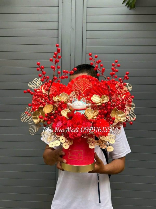 Hoa khai trương văn phòng thường mang theo nhiều ý nghĩa và tượng trưng trong việc chào đón sự mở cửa của một văn phòng mới hoặc công ty.