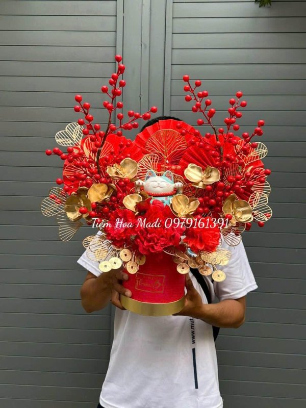 Hoa khai trương văn phòng thường mang theo nhiều ý nghĩa và tượng trưng trong việc chào đón sự mở cửa của một văn phòng mới hoặc công ty.