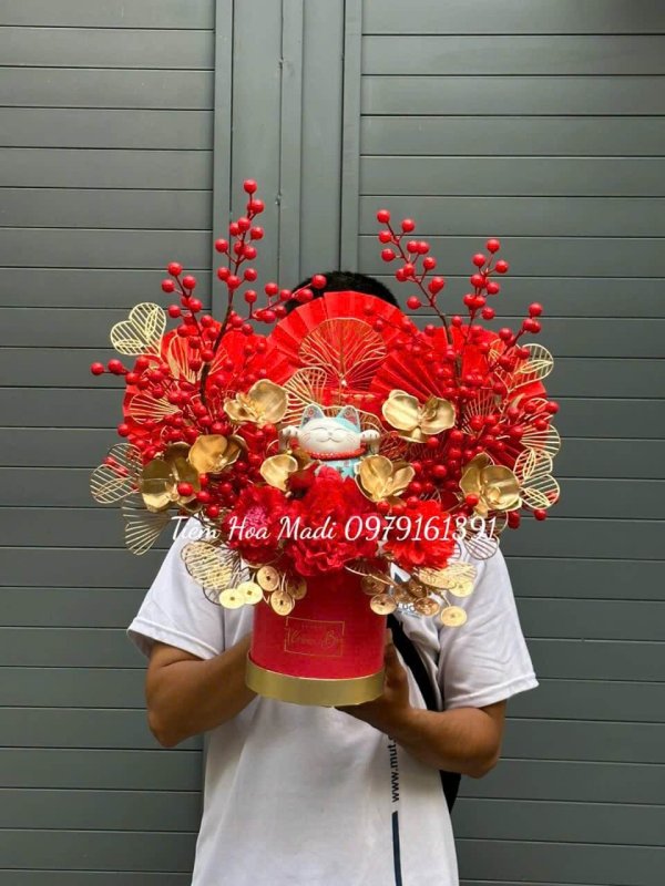 Hoa khai trương văn phòng thường mang theo nhiều ý nghĩa và tượng trưng trong việc chào đón sự mở cửa của một văn phòng mới hoặc công ty.