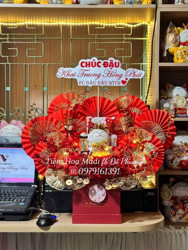 Mèo thần tài để bàn làm việc
