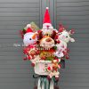 Hoa chúc mừng Giáng Sinh không chỉ là một món quà trang trí, mà còn là biểu tượng của tình yêu, hòa bình và niềm vui trong mùa lễ hội này. Những bông hoa tươi sáng và đầy màu sắc không chỉ làm đẹp không gian, mà còn mang đến ý nghĩa sâu sắc. Tặng hoa chúc mừng Giáng Sinh là cách tuyệt vời để chia sẻ niềm vui và tình cảm với gia đình, bạn bè và người thân yêu. Mỗi bông hoa như một dấu hiệu của sự chân thành và lòng chúc mừng, tạo nên không khí ấm áp và hạnh phúc trong gia đình và cộng đồng. Trong thời kỳ đặc biệt này, hoa chúc mừng Giáng Sinh không chỉ là một món quà, mà là một lời chúc tốt đẹp cho một mùa lễ hội tràn đầy ấm áp và ý nghĩa.