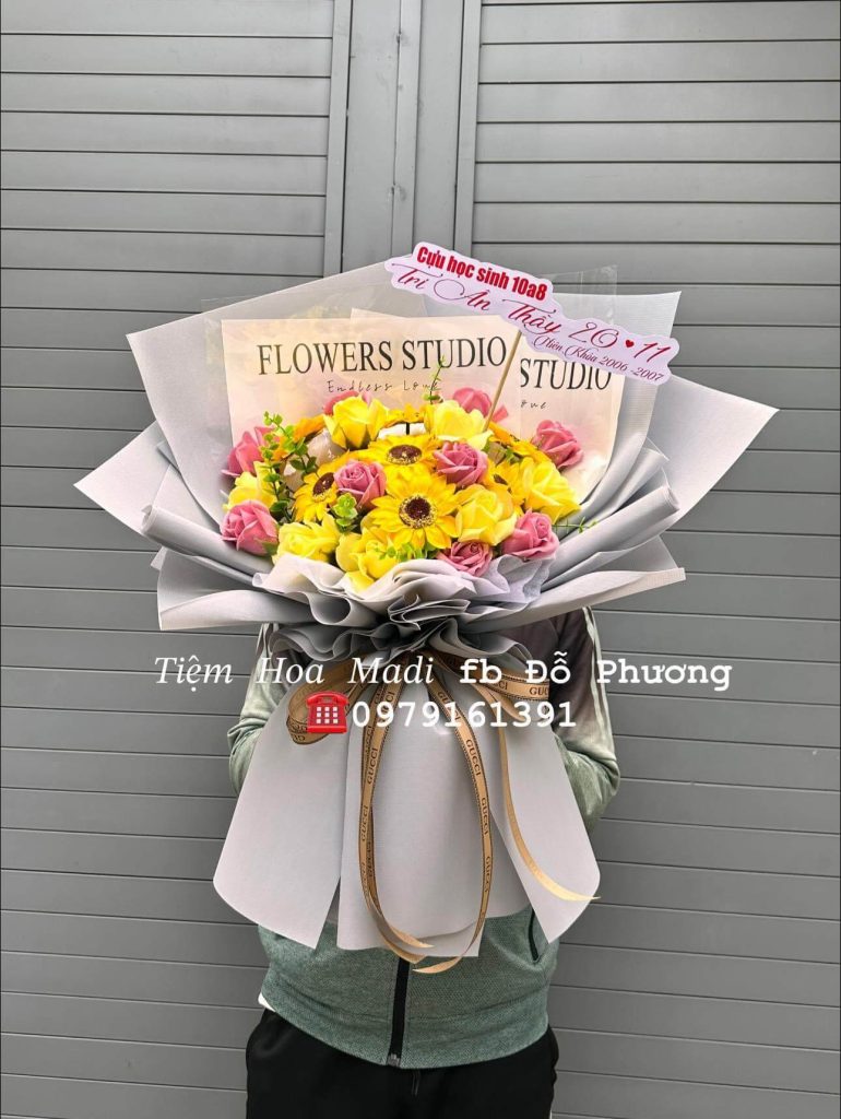 Shop hoa gần nhà hát hòa bình