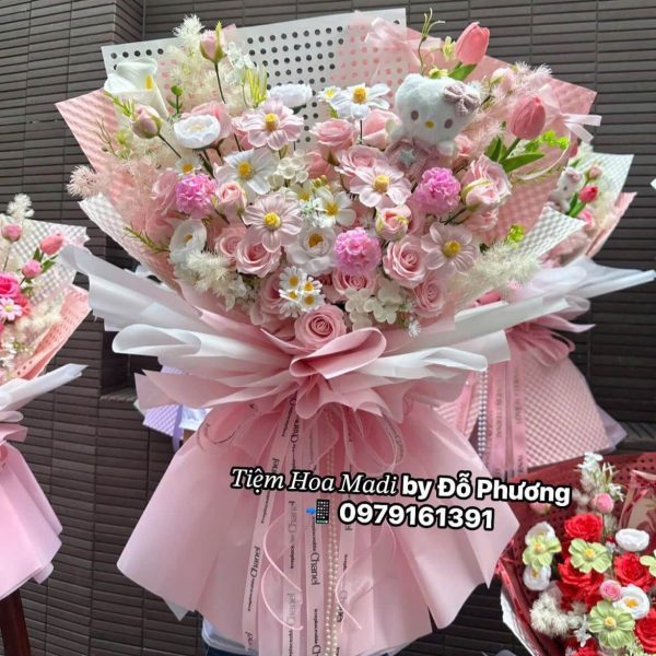 Bó Hoa Hồng Mix Rực Rỡ Yêu Thương Ngày Phụ Nữ Việt Nam