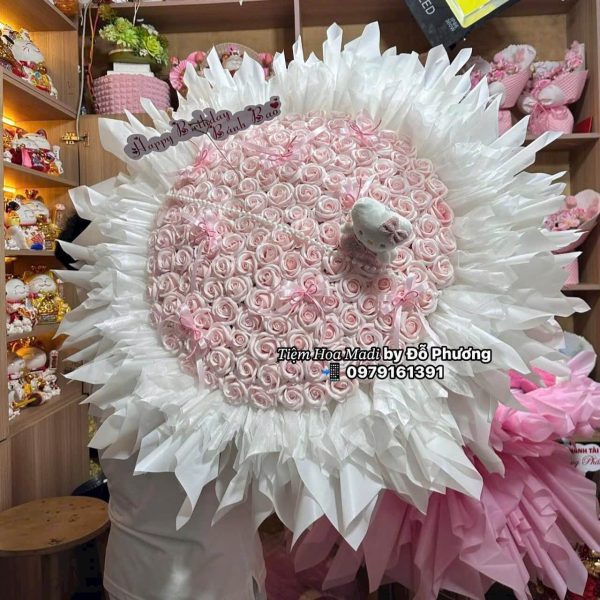 Bó Hoa Sinh Nhật Hồng Pastel Dễ Thương và Sang Trọng là lựa chọn hoàn hảo để gửi tặng yêu thương trong ngày đặc biệt. Mang sắc hồng pastel nhẹ nhàng
