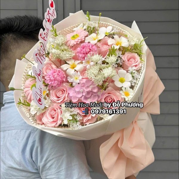Cánh hoa gửi ngàn thương mến 2010 thêm rực rỡ vì có bạn