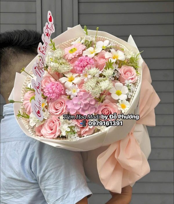 Cánh hoa gửi ngàn thương mến 2010 thêm rực rỡ vì có bạn