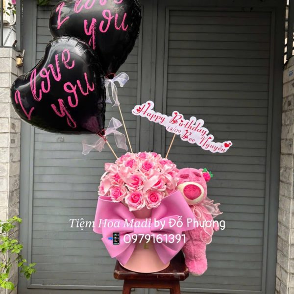 Gấu Lotso Ôm Hoa Món Quà Tình Yêu Ngọt Ngào Dành Cho Người Thương