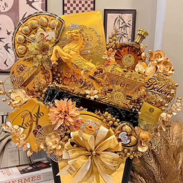 giỏ quà Tết cao cấp thường được thiết kế tinh tế, sử dụng chất liệu hộp sang trọng, màu sắc trang nhã và phong cách tối giản nhưng đầy khí chất