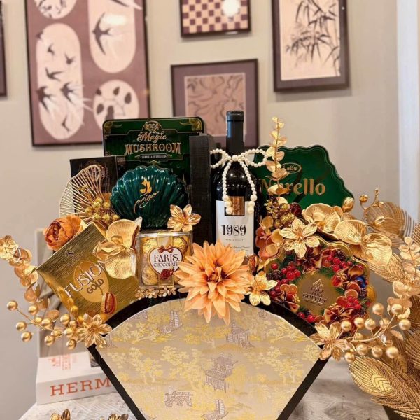 Quan trọng hơn, giỏ quà Tết độc đáo Bính Ngọ mang thông điệp chúc bứt phá, đổi mới và phát triển mạnh mẽ trong năm mới.