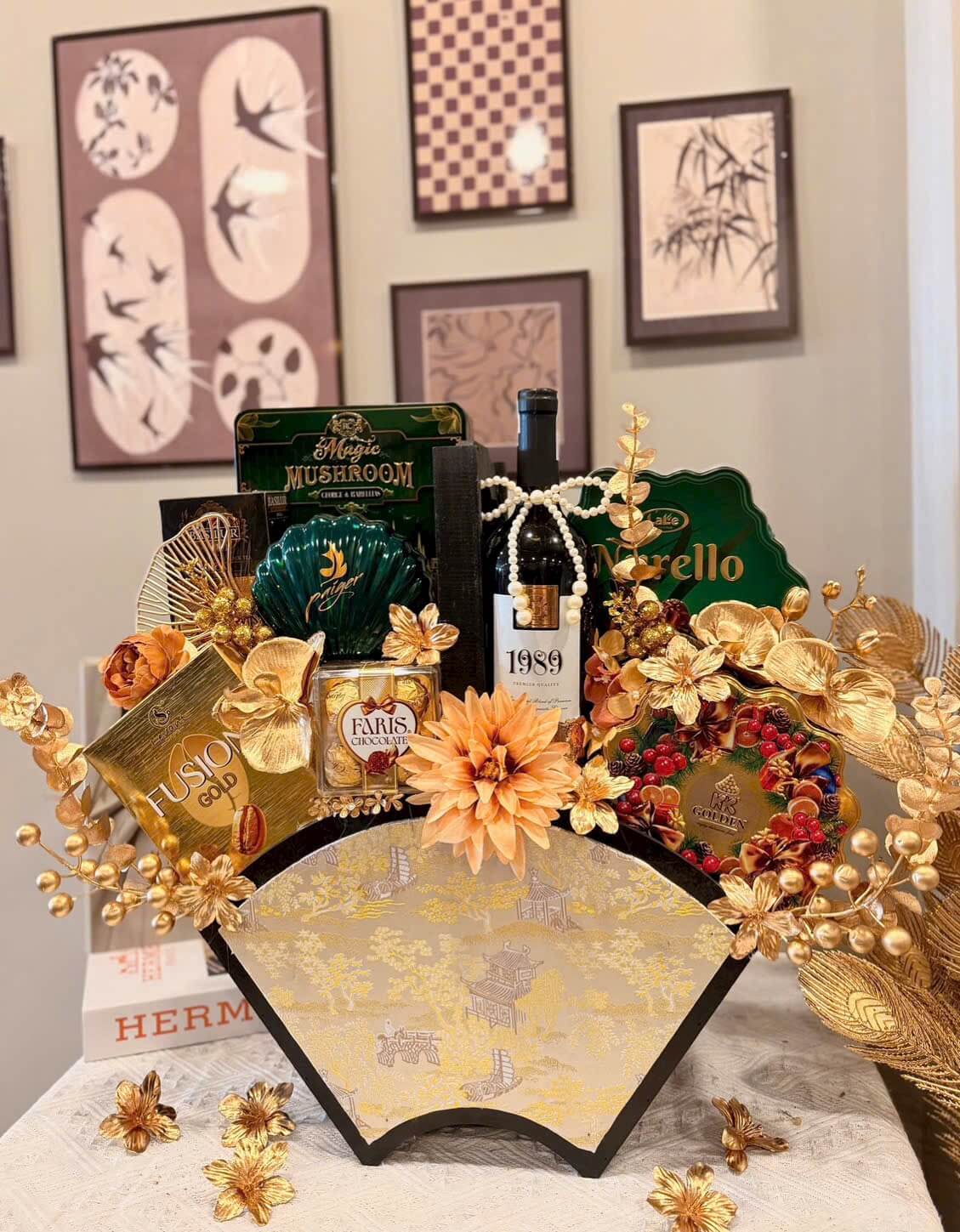 IMG_7491 Quan trọng hơn, giỏ quà Tết độc đáo Bính Ngọ mang thông điệp chúc bứt phá, đổi mới và phát triển mạnh mẽ trong năm mới.