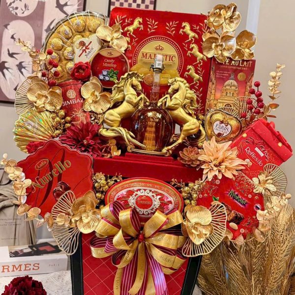 Mỗi món quà đều được chọn lọc cẩn thận nhằm truyền tải thông điệp chúc sức khỏe, bản lĩnh, thành công và thịnh vượng trong năm mới