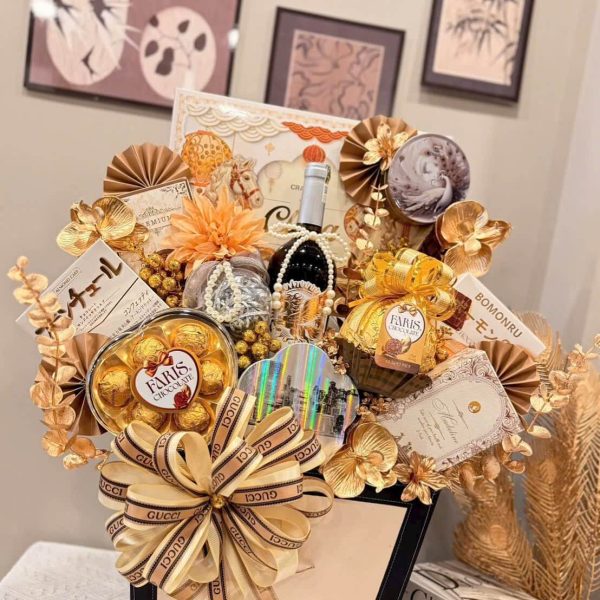 Màu sắc ấm áp như đỏ, vàng, xanh ngọc hoặc kem tượng trưng cho tài lộc, hạnh phúc và sự sum vầy.