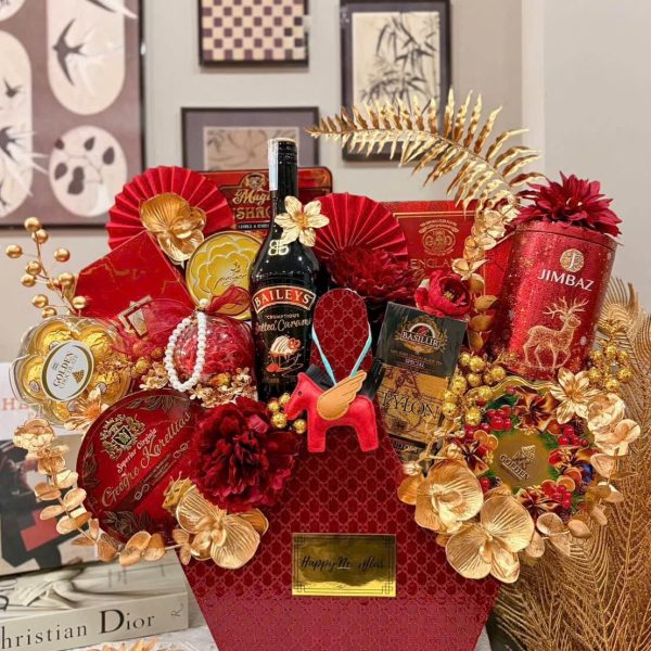 mang ý nghĩa kết nối cảm xúc trong nhịp sống hiện đại. Món quà không chỉ gửi gắm lời chúc an khang, may mắn và thành công,