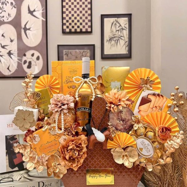 Món quà được lựa chọn dựa trên niên mệnh, ý nghĩa biểu trưng và mong muốn tốt đẹp dành cho người nhận, cho thấy sự quan tâm sâu sắc chứ không chỉ mang tính hình thức.