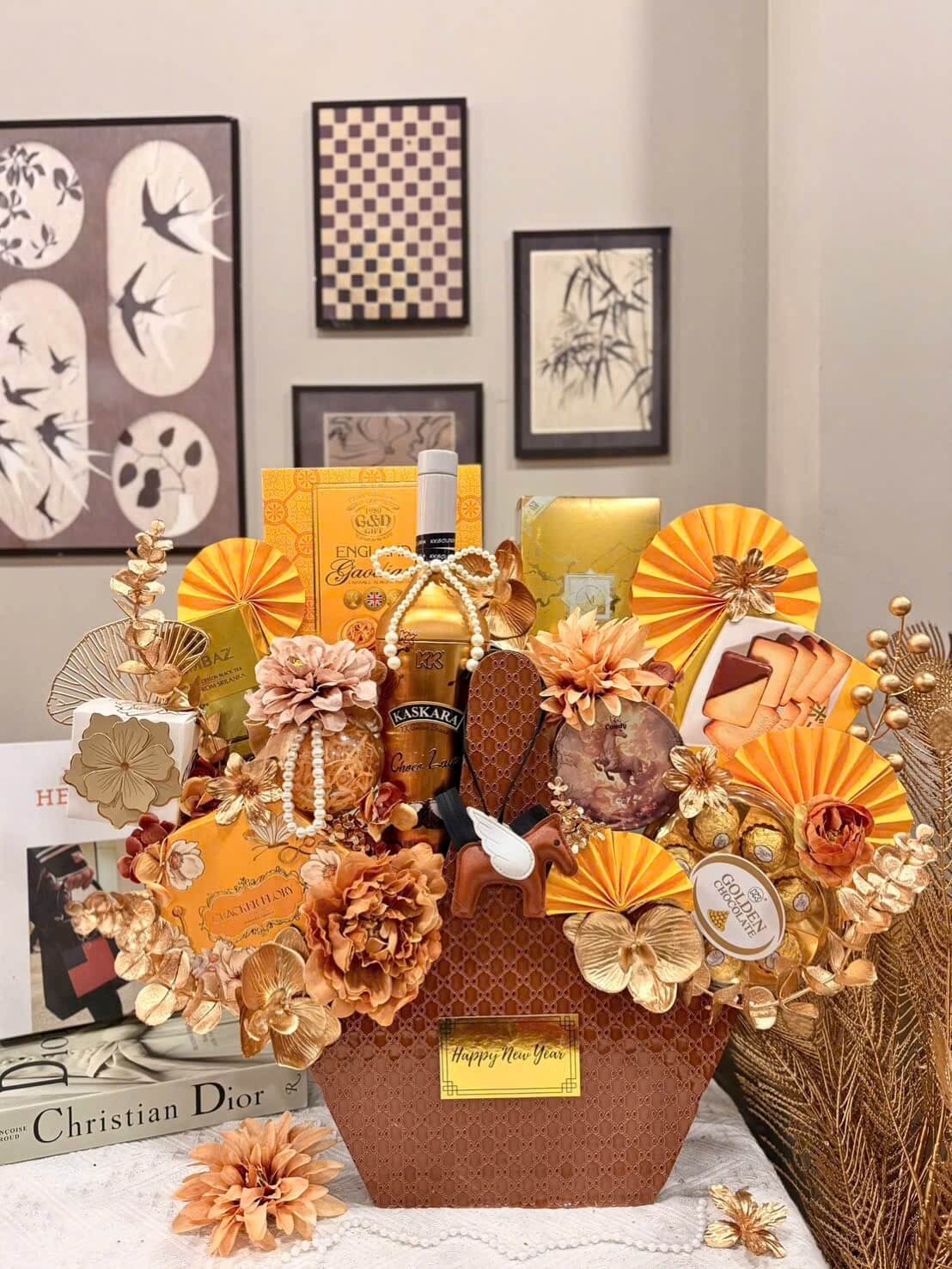 IMG_7590 Món quà được lựa chọn dựa trên niên mệnh, ý nghĩa biểu trưng và mong muốn tốt đẹp dành cho người nhận, cho thấy sự quan tâm sâu sắc chứ không chỉ mang tính hình thức.