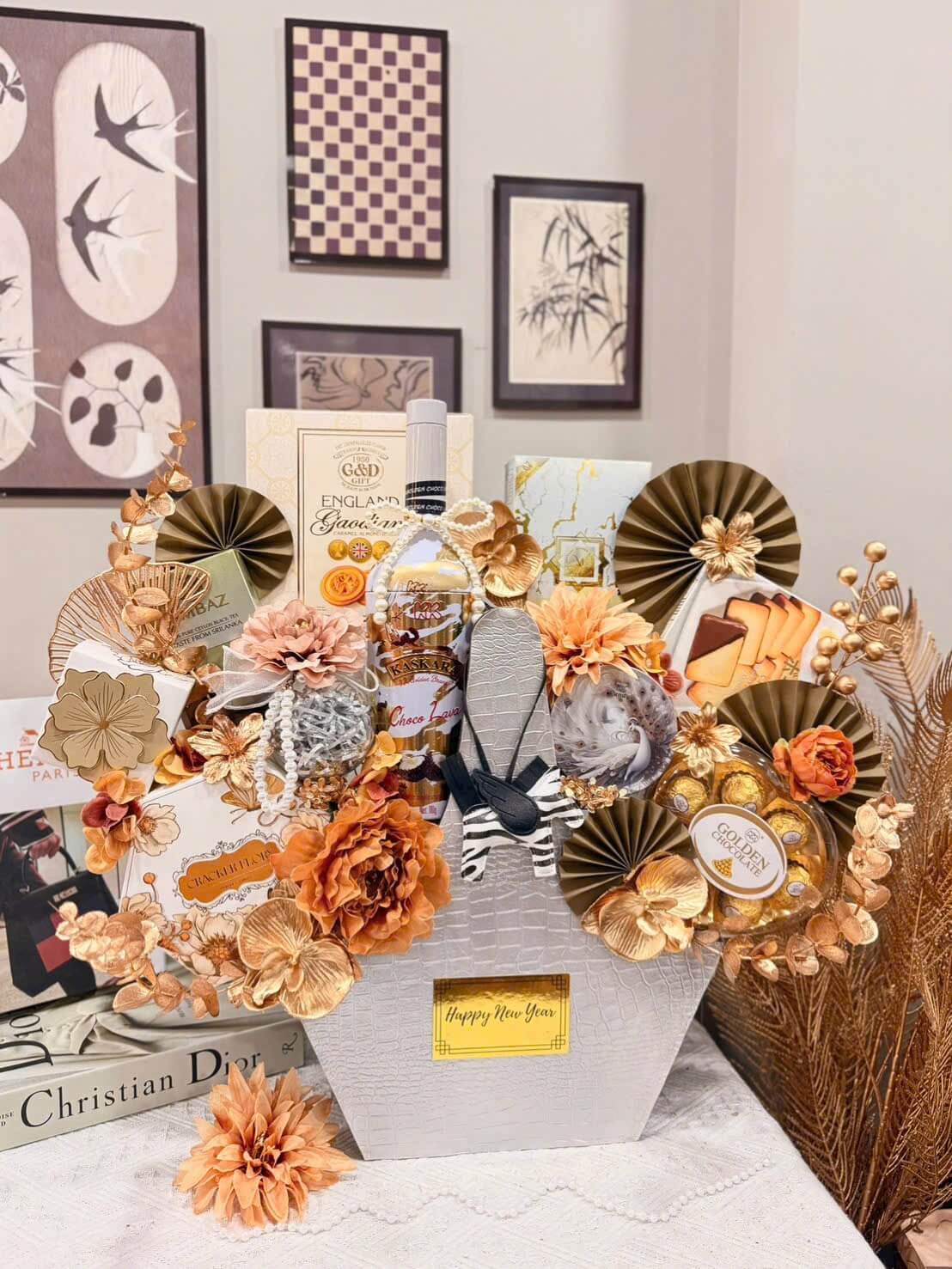 IMG_7592 Món quà được lựa chọn dựa trên niên mệnh, ý nghĩa biểu trưng và mong muốn tốt đẹp dành cho người nhận, cho thấy sự quan tâm sâu sắc chứ không chỉ mang tính hình thức.