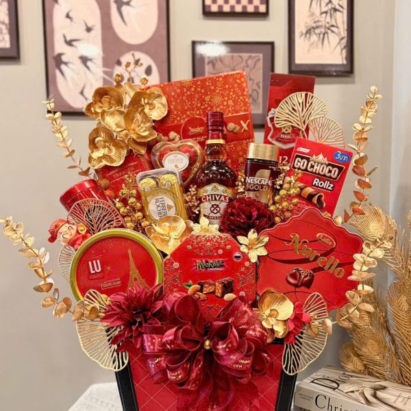 Giỏ quà Tết biếu bố mẹ với các sản phẩm tốt cho sức khỏe, thể hiện lòng hiếu thảo.